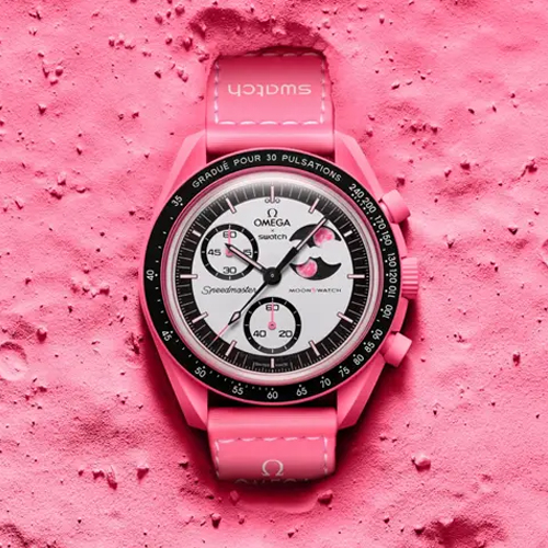 斯沃琪 bioceramic moonswatch 系列 mission to the pink moonphase 腕表：向四月的迷你满月致敬